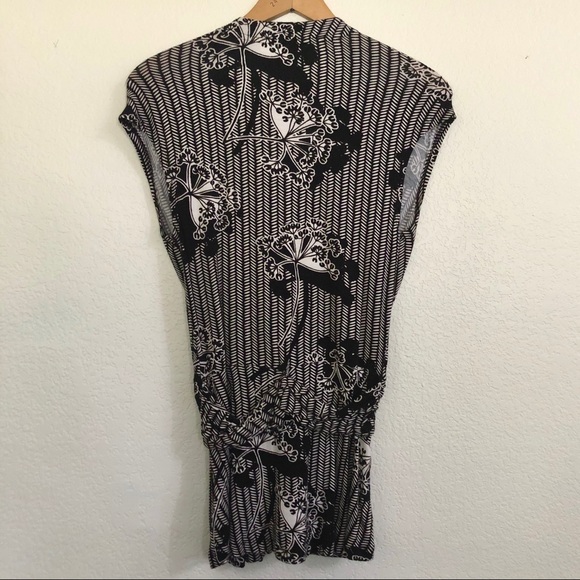 Floral wrap top - Picture 2 of 3